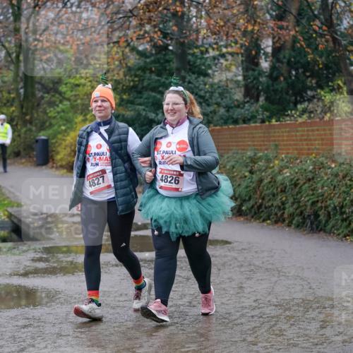 07.12.2025 - St. Pauli X-Mass-Run No. 15 Michael Burmester http://msf.ph/oto/9405685 07.12.2025 11:15:29 Laufen 4827, 15, 4826 meine-sportfotos.de