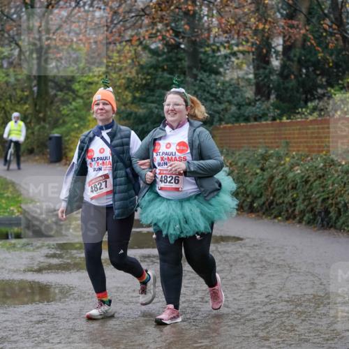 07.12.2025 - St. Pauli X-Mass-Run No. 15 Michael Burmester http://msf.ph/oto/9405686 07.12.2025 11:15:29 Laufen 4827, 4826 meine-sportfotos.de