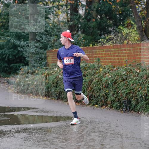 07.12.2025 - St. Pauli X-Mass-Run No. 15 Michael Burmester http://msf.ph/oto/9405703 07.12.2025 11:17:19 Laufen 203 meine-sportfotos.de