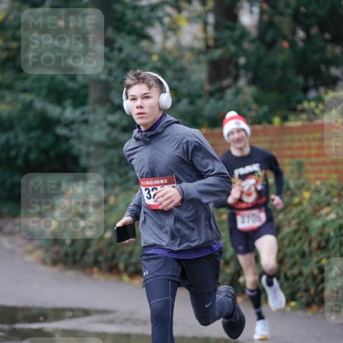 07.12.2025 - St. Pauli X-Mass-Run No. 15 Michael Burmester http://msf.ph/oto/9405712 07.12.2025 11:17:24 Laufen 15, 32, 2705 meine-sportfotos.de