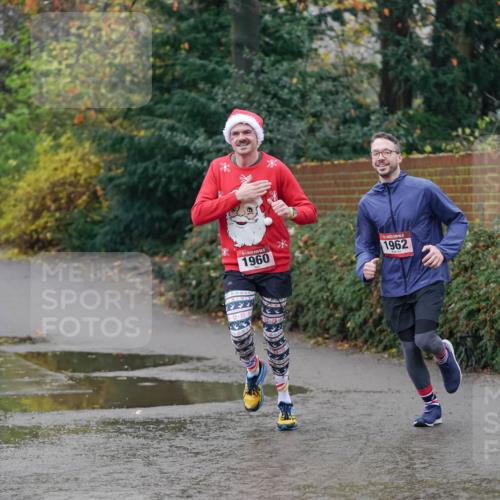 07.12.2025 - St. Pauli X-Mass-Run No. 15 Michael Burmester http://msf.ph/oto/9405835 07.12.2025 11:19:24 Laufen 1960, 1962 meine-sportfotos.de