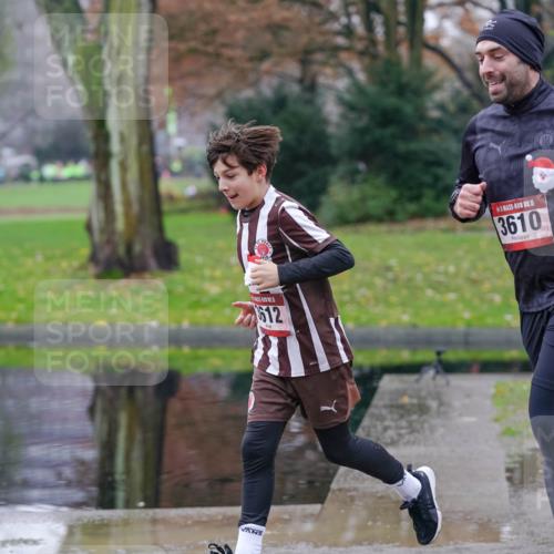07.12.2025 - St. Pauli X-Mass-Run No. 15 Michael Burmester http://msf.ph/oto/9405862 07.12.2025 11:19:38 Laufen 15, 612, 15, 3610 meine-sportfotos.de