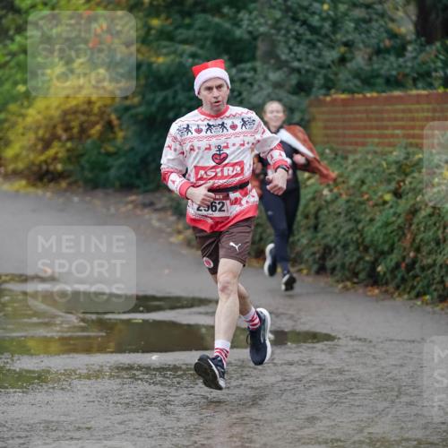 07.12.2025 - St. Pauli X-Mass-Run No. 15 Michael Burmester http://msf.ph/oto/9405895 07.12.2025 11:19:53 Laufen 2562 meine-sportfotos.de