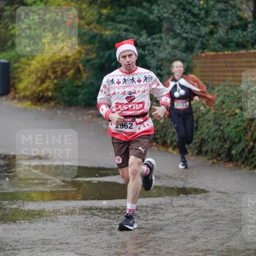 07.12.2025 - St. Pauli X-Mass-Run No. 15 Michael Burmester http://msf.ph/oto/9405896 07.12.2025 11:19:53 Laufen 15, 2962, 2152 meine-sportfotos.de