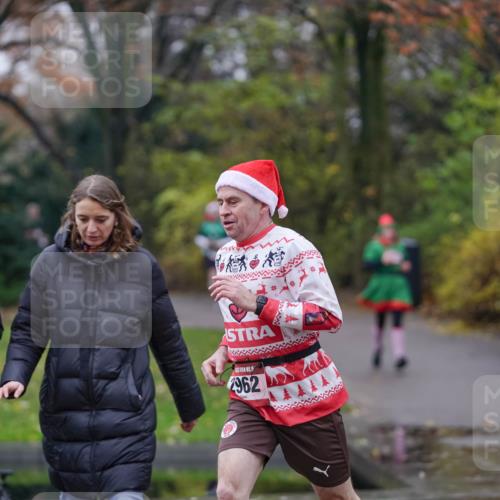 07.12.2025 - St. Pauli X-Mass-Run No. 15 Michael Burmester http://msf.ph/oto/9405900 07.12.2025 11:19:54 Laufen 15, 962 meine-sportfotos.de