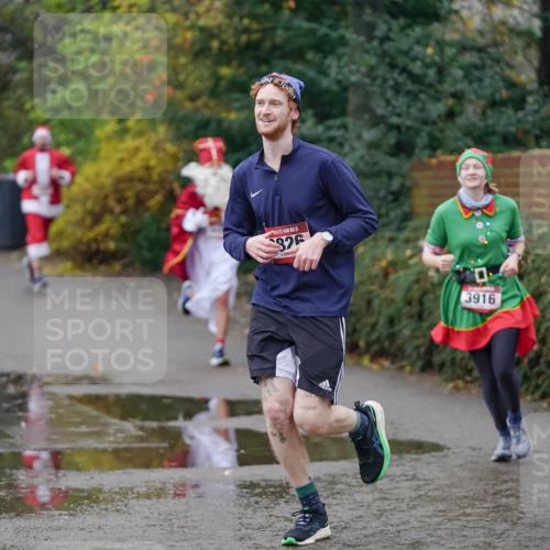 07.12.2025 - St. Pauli X-Mass-Run No. 15 Michael Burmester http://msf.ph/oto/9406039 07.12.2025 11:20:46 Laufen 15, 826, 3916 meine-sportfotos.de
