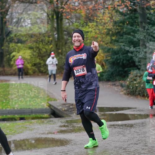 07.12.2025 - St. Pauli X-Mass-Run No. 15 Michael Burmester http://msf.ph/oto/9406083 07.12.2025 11:21:05 Laufen 15, 3578, 1133, 3575 meine-sportfotos.de