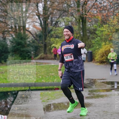 07.12.2025 - St. Pauli X-Mass-Run No. 15 Michael Burmester http://msf.ph/oto/9406087 07.12.2025 11:21:05 Laufen 1133, 3578, 59, 3575 meine-sportfotos.de