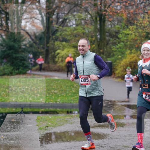 07.12.2025 - St. Pauli X-Mass-Run No. 15 Michael Burmester http://msf.ph/oto/9406179 07.12.2025 11:21:33 Laufen 2395, 2, 96 meine-sportfotos.de