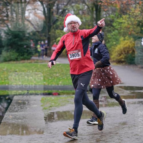 07.12.2025 - St. Pauli X-Mass-Run No. 15 Michael Burmester http://msf.ph/oto/9406185 07.12.2025 11:21:34 Laufen 15, 3905, 15 meine-sportfotos.de