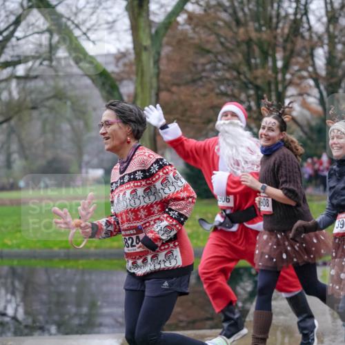 07.12.2025 - St. Pauli X-Mass-Run No. 15 Michael Burmester http://msf.ph/oto/9406196 07.12.2025 11:21:37 Laufen 111115, 824, 906, 908, 3903 meine-sportfotos.de