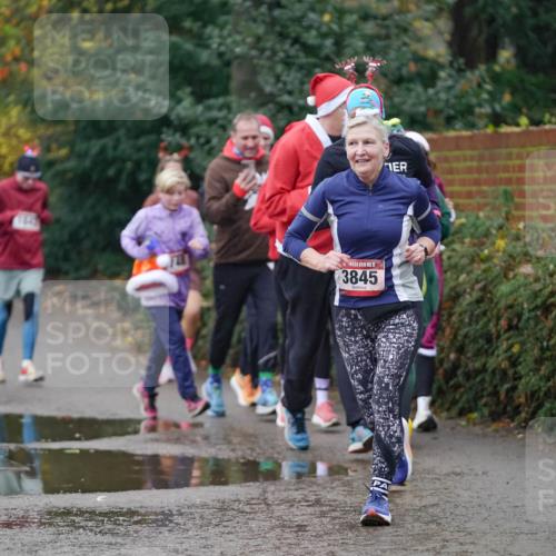 07.12.2025 - St. Pauli X-Mass-Run No. 15 Michael Burmester http://msf.ph/oto/9406231 07.12.2025 11:21:50 Laufen 15, 3845 meine-sportfotos.de