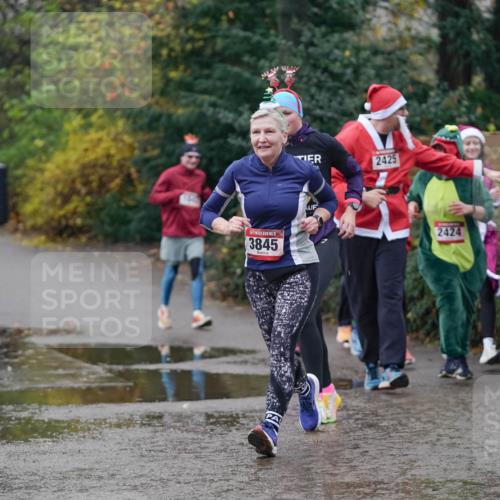07.12.2025 - St. Pauli X-Mass-Run No. 15 Michael Burmester http://msf.ph/oto/9406234 07.12.2025 11:21:51 Laufen 3845, 2425, 2424 meine-sportfotos.de