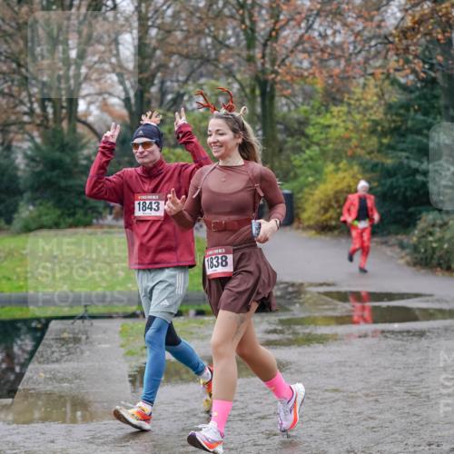 07.12.2025 - St. Pauli X-Mass-Run No. 15 Michael Burmester http://msf.ph/oto/9406255 07.12.2025 11:21:57 Laufen 15, 1843, 15, 1838 meine-sportfotos.de