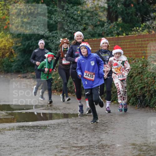 07.12.2025 - St. Pauli X-Mass-Run No. 15 Michael Burmester http://msf.ph/oto/9406281 07.12.2025 11:22:06 Laufen 3435, 5, 3425 meine-sportfotos.de