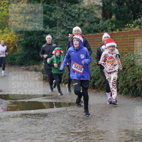 07.12.2025 - St. Pauli X-Mass-Run No. 15 Michael Burmester http://msf.ph/oto/9406283 07.12.2025 11:22:07 Laufen 3435, 5425 meine-sportfotos.de