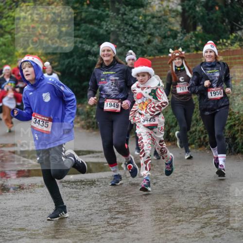 07.12.2025 - St. Pauli X-Mass-Run No. 15 Michael Burmester http://msf.ph/oto/9406288 07.12.2025 11:22:08 Laufen 3435, 5, 1949, 5425, 701, 1950 meine-sportfotos.de