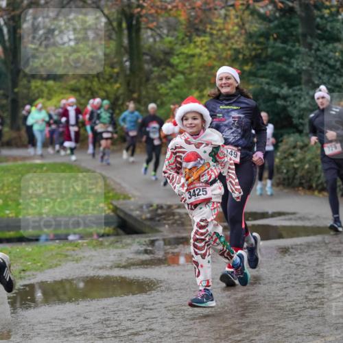 07.12.2025 - St. Pauli X-Mass-Run No. 15 Michael Burmester http://msf.ph/oto/9406295 07.12.2025 11:22:09 Laufen 3435, 3425, 49, 729, 1950, 701 meine-sportfotos.de