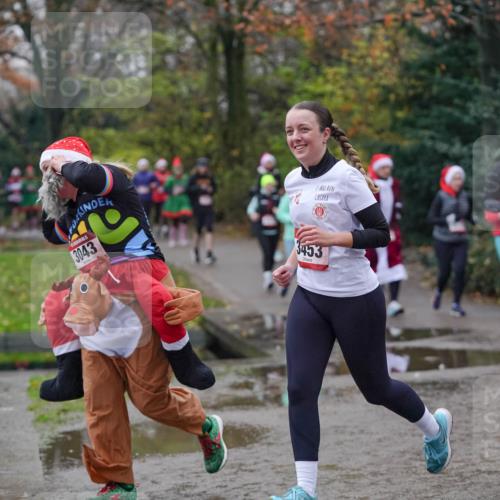 07.12.2025 - St. Pauli X-Mass-Run No. 15 Michael Burmester http://msf.ph/oto/9406316 07.12.2025 11:22:16 Laufen 3043, 3453 meine-sportfotos.de