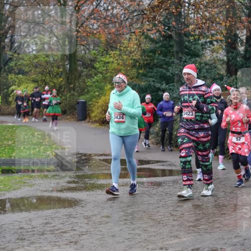 07.12.2025 - St. Pauli X-Mass-Run No. 15 Michael Burmester http://msf.ph/oto/9406341 07.12.2025 11:22:23 Laufen 373, 35, 3434, 3423, 52 meine-sportfotos.de