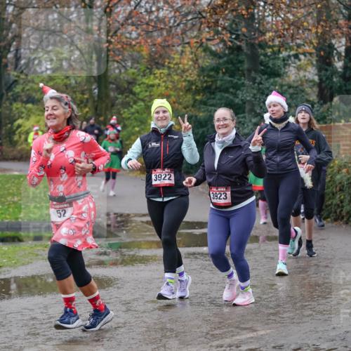 07.12.2025 - St. Pauli X-Mass-Run No. 15 Michael Burmester http://msf.ph/oto/9406351 07.12.2025 11:22:25 Laufen 52, 3922, 3923 meine-sportfotos.de