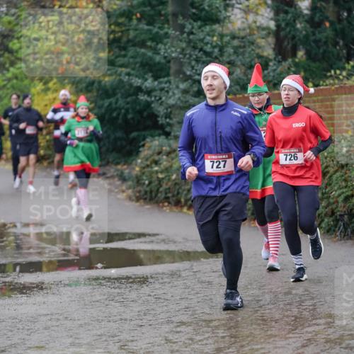 07.12.2025 - St. Pauli X-Mass-Run No. 15 Michael Burmester http://msf.ph/oto/9406361 07.12.2025 11:22:27 Laufen 5, 727, 726 meine-sportfotos.de