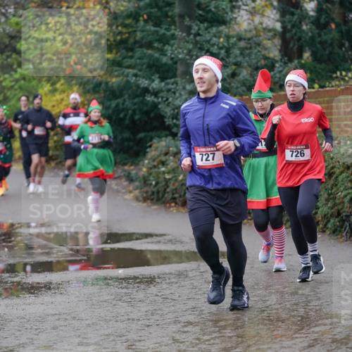 07.12.2025 - St. Pauli X-Mass-Run No. 15 Michael Burmester http://msf.ph/oto/9406362 07.12.2025 11:22:28 Laufen 727, 726 meine-sportfotos.de