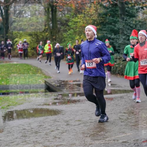 07.12.2025 - St. Pauli X-Mass-Run No. 15 Michael Burmester http://msf.ph/oto/9406363 07.12.2025 11:22:28 Laufen 727, 726 meine-sportfotos.de
