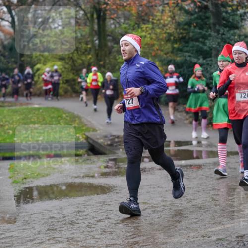 07.12.2025 - St. Pauli X-Mass-Run No. 15 Michael Burmester http://msf.ph/oto/9406365 07.12.2025 11:22:29 Laufen 727, 726 meine-sportfotos.de