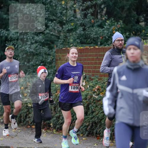 07.12.2025 - St. Pauli X-Mass-Run No. 15 Michael Burmester http://msf.ph/oto/9406376 07.12.2025 09:37:24 Laufen 355, 2224, 2030, 5, 1896 meine-sportfotos.de