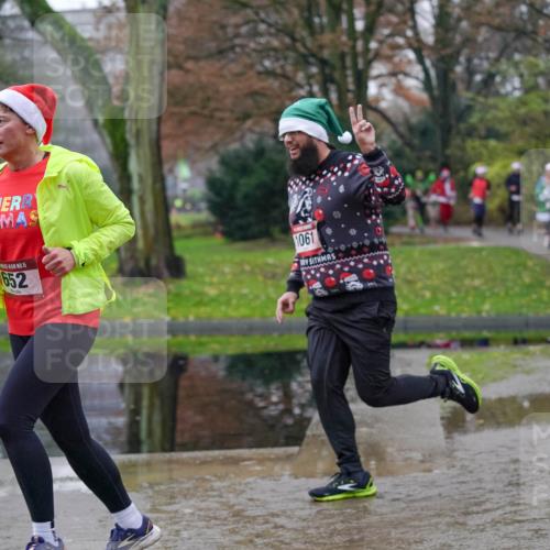 07.12.2025 - St. Pauli X-Mass-Run No. 15 Michael Burmester http://msf.ph/oto/9406453 07.12.2025 11:22:40 Laufen 15, 652, 1061 meine-sportfotos.de