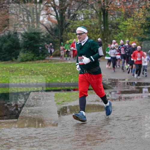 07.12.2025 - St. Pauli X-Mass-Run No. 15 Michael Burmester http://msf.ph/oto/9406467 07.12.2025 11:22:43 Laufen 2084, 395 meine-sportfotos.de