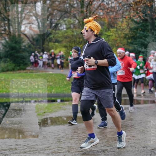 07.12.2025 - St. Pauli X-Mass-Run No. 15 Michael Burmester http://msf.ph/oto/9406509 07.12.2025 11:22:47 Laufen 2669, 3028 meine-sportfotos.de