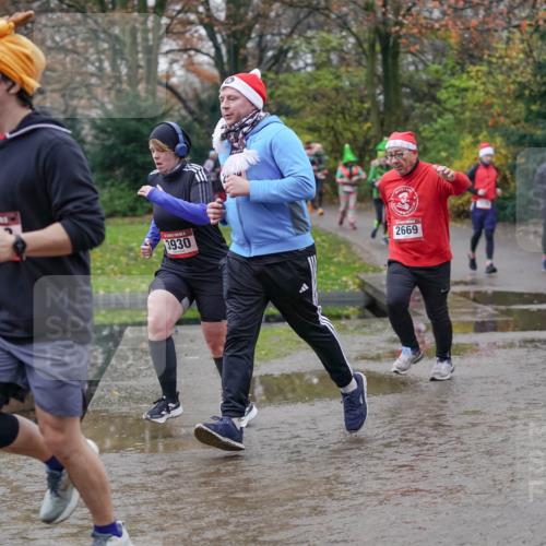 07.12.2025 - St. Pauli X-Mass-Run No. 15 Michael Burmester http://msf.ph/oto/9406511 07.12.2025 11:22:48 Laufen 3930, 2669, 3028 meine-sportfotos.de