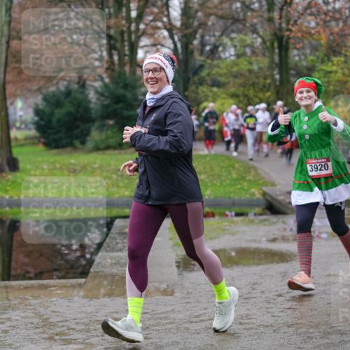 07.12.2025 - St. Pauli X-Mass-Run No. 15 Michael Burmester http://msf.ph/oto/9406559 07.12.2025 11:22:54 Laufen 3920, 3718, 3927 meine-sportfotos.de