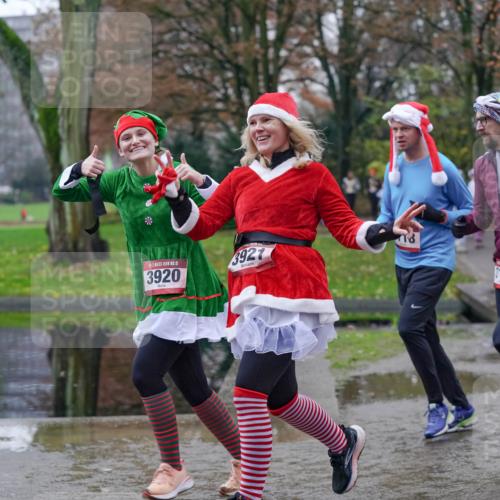 07.12.2025 - St. Pauli X-Mass-Run No. 15 Michael Burmester http://msf.ph/oto/9406571 07.12.2025 11:22:55 Laufen 15, 3920, 3927, 17 meine-sportfotos.de
