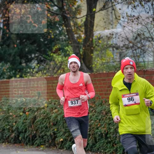 07.12.2025 - St. Pauli X-Mass-Run No. 15 Michael Burmester http://msf.ph/oto/9406606 07.12.2025 09:38:42 Laufen 15, 937, 96 meine-sportfotos.de
