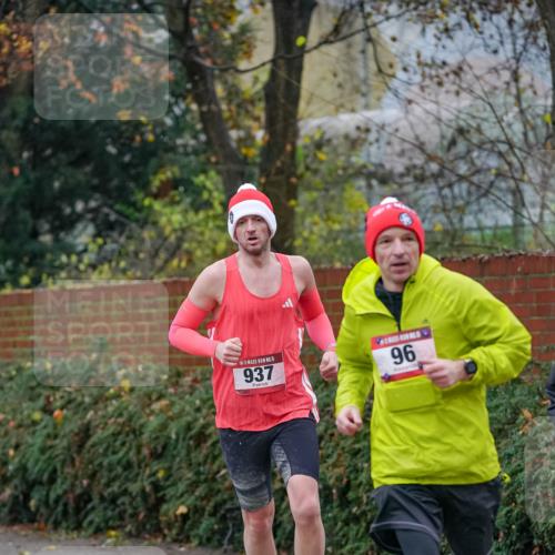 07.12.2025 - St. Pauli X-Mass-Run No. 15 Michael Burmester http://msf.ph/oto/9406610 07.12.2025 09:38:42 Laufen 15, 937, 96 meine-sportfotos.de