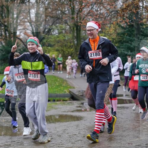 07.12.2025 - St. Pauli X-Mass-Run No. 15 Michael Burmester http://msf.ph/oto/9406655 07.12.2025 11:23:07 Laufen 2294, 1933, 2181, 15, 2180, 377, 323, 29 meine-sportfotos.de
