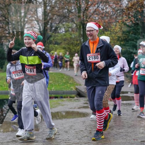 07.12.2025 - St. Pauli X-Mass-Run No. 15 Michael Burmester http://msf.ph/oto/9406657 07.12.2025 11:23:07 Laufen 15, 1933, 5, 2181, 15, 2180, 323, 29 meine-sportfotos.de