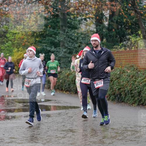 07.12.2025 - St. Pauli X-Mass-Run No. 15 Michael Burmester http://msf.ph/oto/9406723 07.12.2025 11:23:16 Laufen 929, 3754, 3927, 3928 meine-sportfotos.de