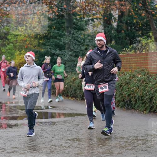 07.12.2025 - St. Pauli X-Mass-Run No. 15 Michael Burmester http://msf.ph/oto/9406725 07.12.2025 11:23:16 Laufen 3929, 3754, 3927, 3928 meine-sportfotos.de