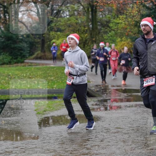 07.12.2025 - St. Pauli X-Mass-Run No. 15 Michael Burmester http://msf.ph/oto/9406733 07.12.2025 11:23:17 Laufen 29, 3928, 3421 meine-sportfotos.de