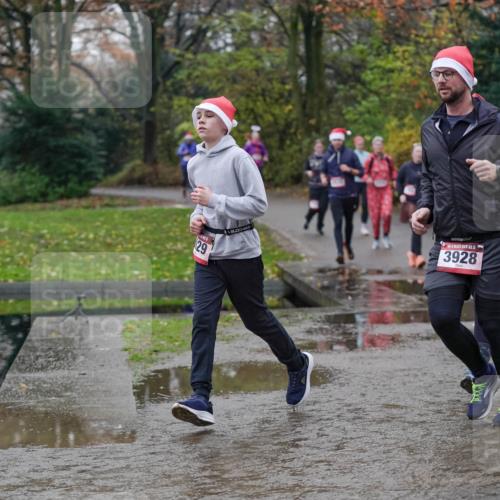 07.12.2025 - St. Pauli X-Mass-Run No. 15 Michael Burmester http://msf.ph/oto/9406735 07.12.2025 11:23:17 Laufen 29, 5, 3928, 3421 meine-sportfotos.de