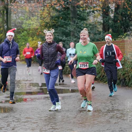 07.12.2025 - St. Pauli X-Mass-Run No. 15 Michael Burmester http://msf.ph/oto/9406763 07.12.2025 11:23:21 Laufen 532, 3770, 25, 3754 meine-sportfotos.de