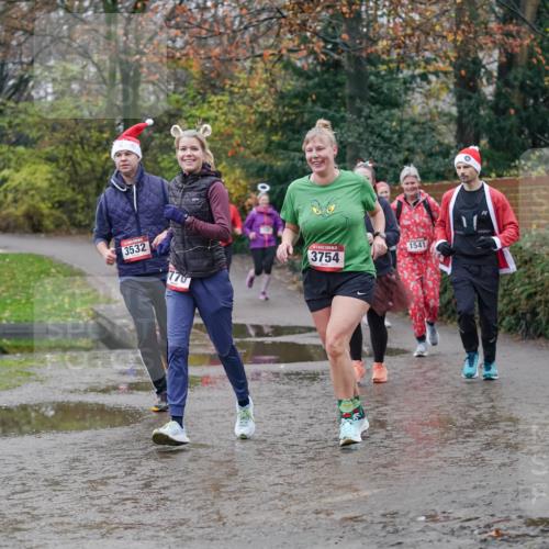 07.12.2025 - St. Pauli X-Mass-Run No. 15 Michael Burmester http://msf.ph/oto/9406765 07.12.2025 11:23:22 Laufen 3532, 770, 3754, 1541 meine-sportfotos.de