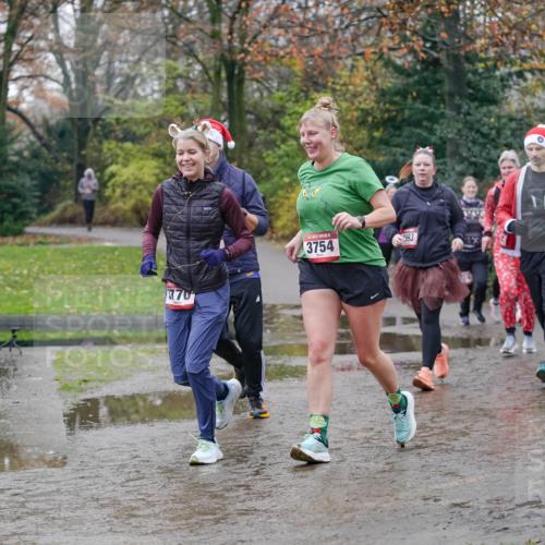 07.12.2025 - St. Pauli X-Mass-Run No. 15 Michael Burmester http://msf.ph/oto/9406775 07.12.2025 11:23:22 Laufen 770, 3754, 1993 meine-sportfotos.de