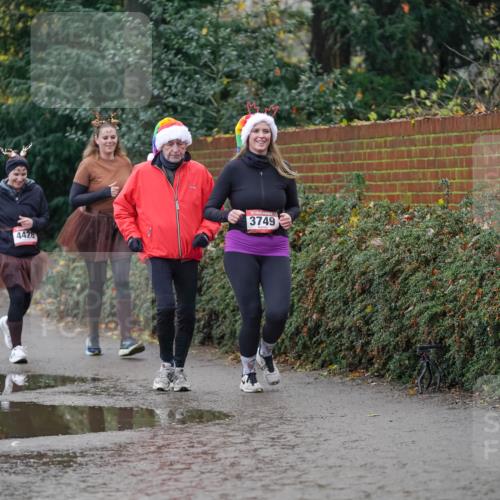 07.12.2025 - St. Pauli X-Mass-Run No. 15 Michael Burmester http://msf.ph/oto/9406859 07.12.2025 11:23:42 Laufen 3749, 4428 meine-sportfotos.de