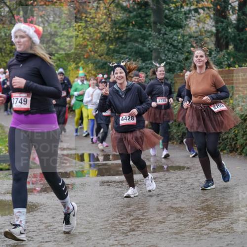07.12.2025 - St. Pauli X-Mass-Run No. 15 Michael Burmester http://msf.ph/oto/9406879 07.12.2025 11:23:46 Laufen 3749, 4428, 2785, 2793 meine-sportfotos.de