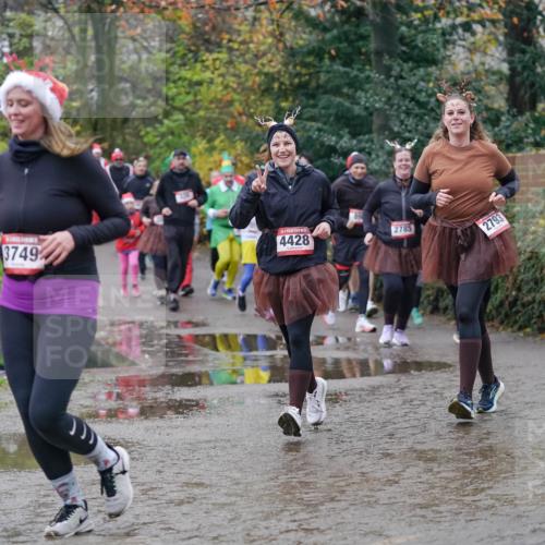 07.12.2025 - St. Pauli X-Mass-Run No. 15 Michael Burmester http://msf.ph/oto/9406883 07.12.2025 11:23:47 Laufen 2785, 3749, 4428, 2793 meine-sportfotos.de